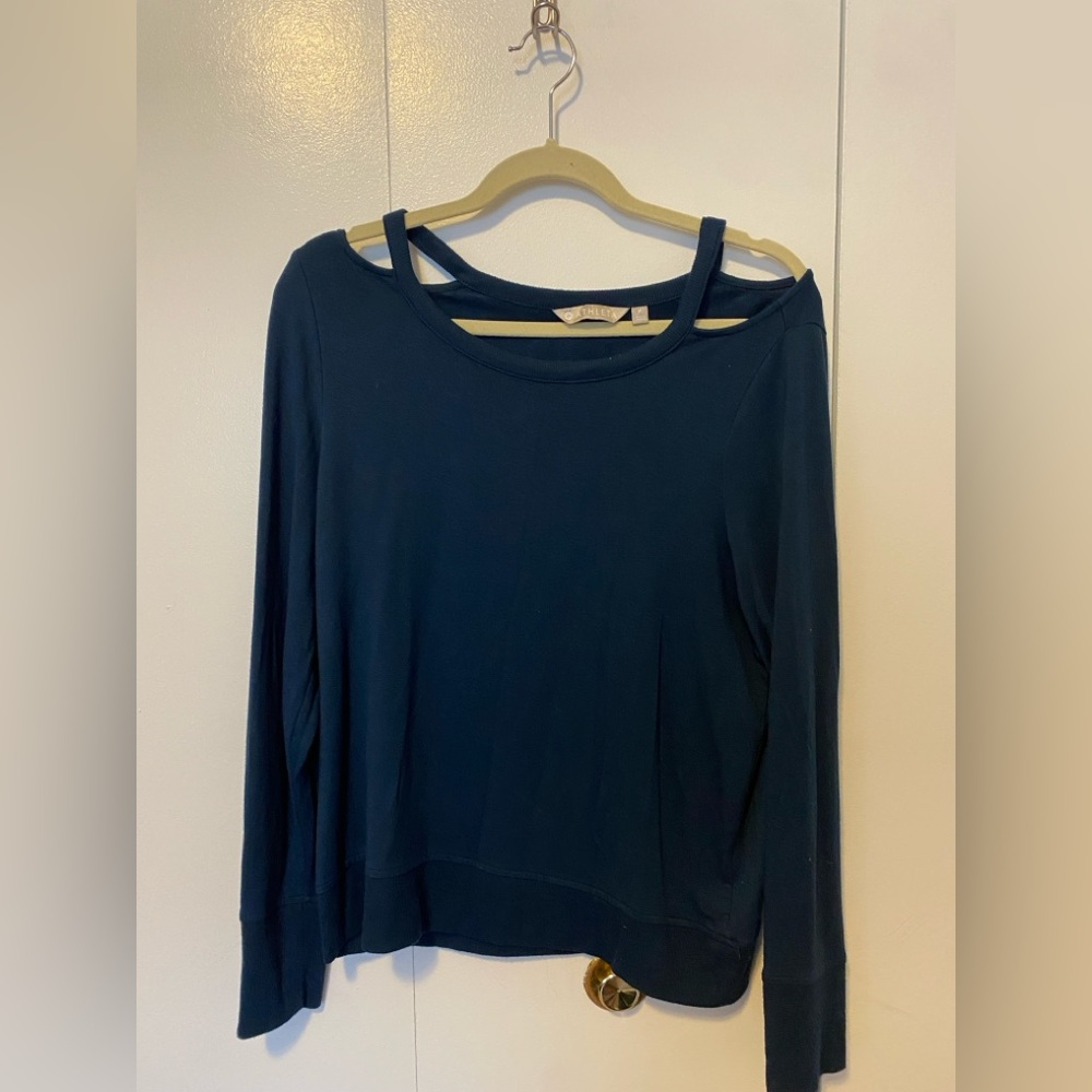 Cutout Neck Pullover, Size M